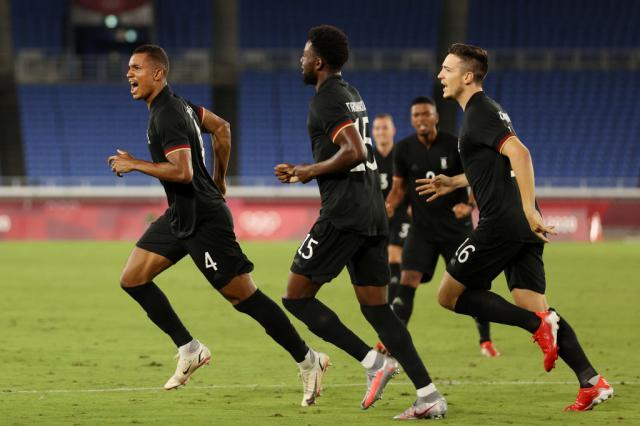 险些被最弱对手冲垮！德国队这条纸糊防线让人揪心