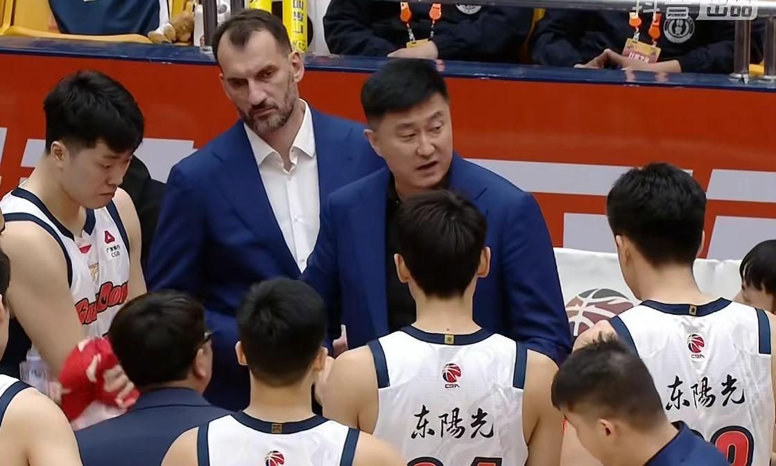 开云足球-广东男篮86-99不敌山东，内线被打爆，一人表现优秀三大将不合格